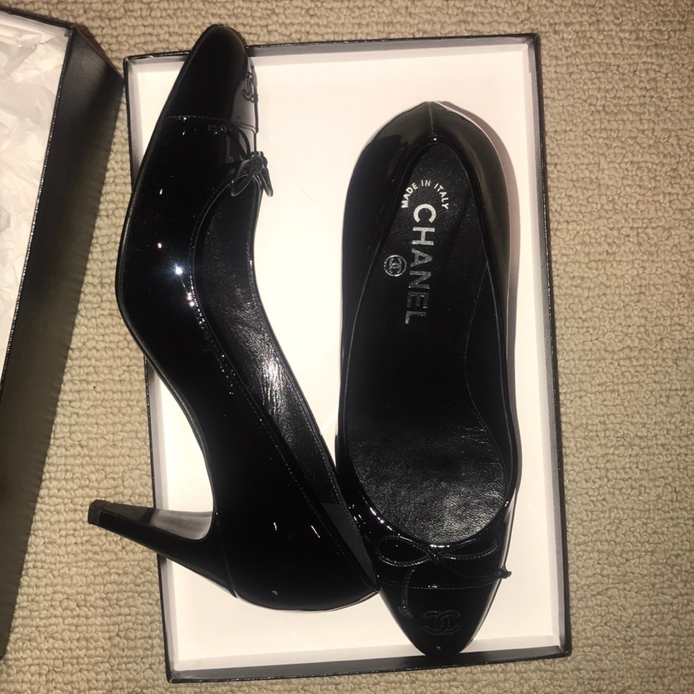 Black chanel shoes